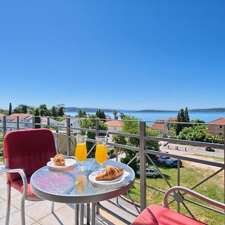 Hotel Aqua - Guest Rooms & Suites Каштела Экстерьер фото