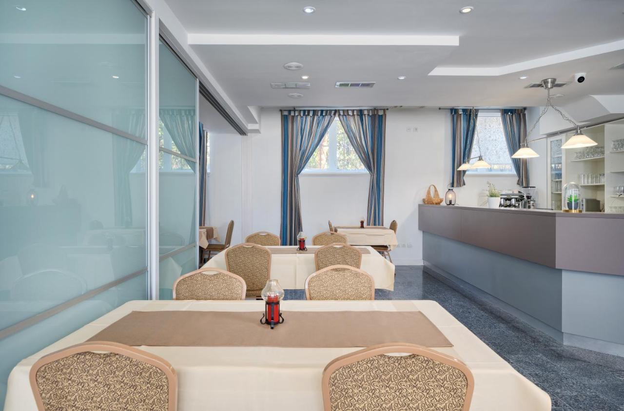 Hotel Aqua - Guest Rooms & Suites Каштела Экстерьер фото