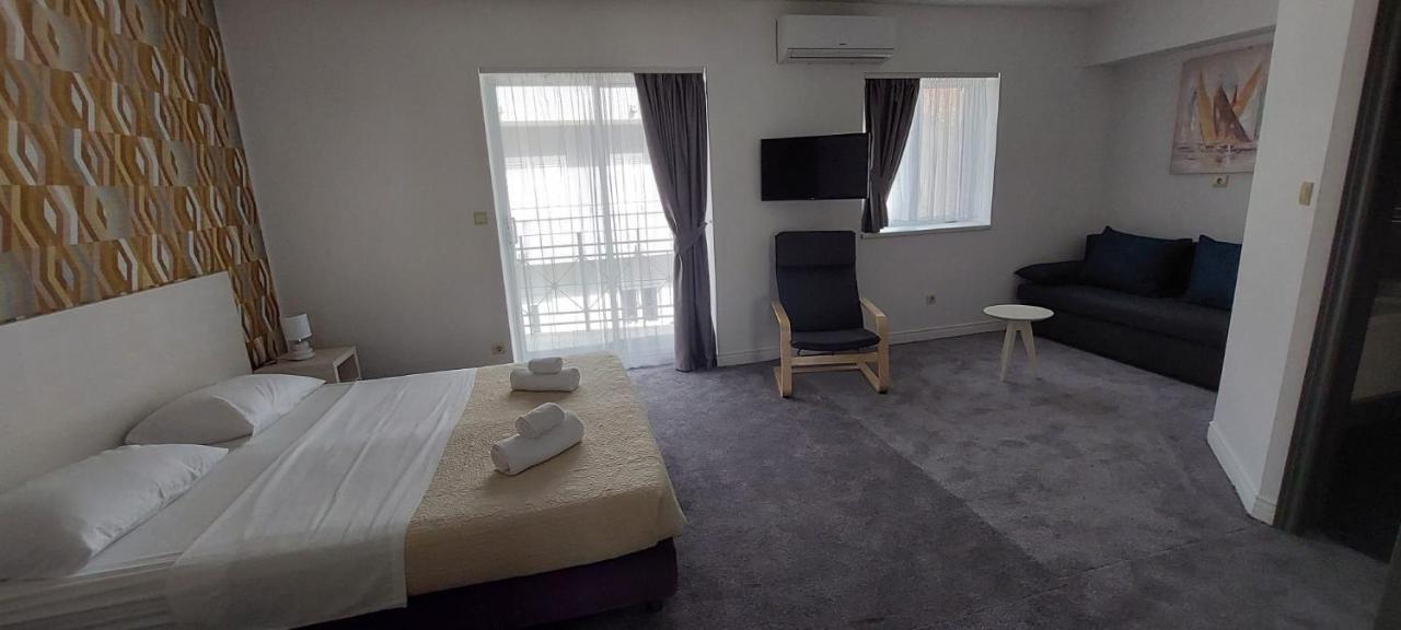 Hotel Aqua - Guest Rooms & Suites Каштела Экстерьер фото