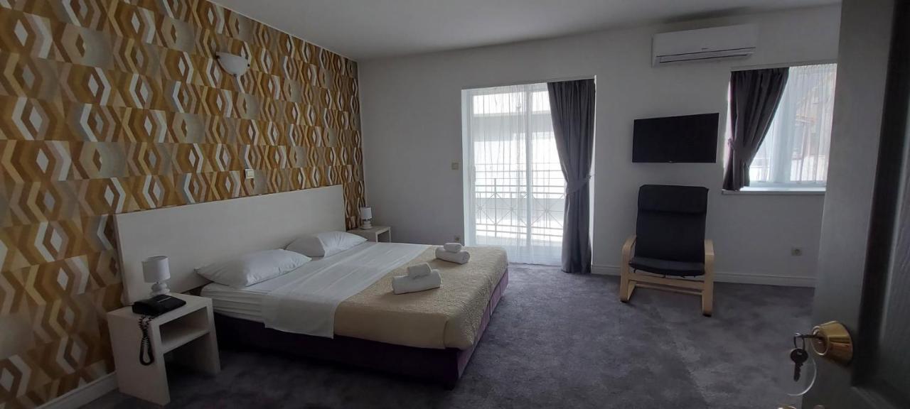 Hotel Aqua - Guest Rooms & Suites Каштела Экстерьер фото